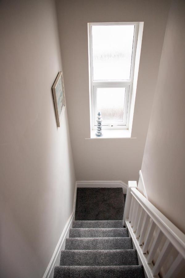 Wave Stays - First Floor Apartment Клівліс Екстер'єр фото