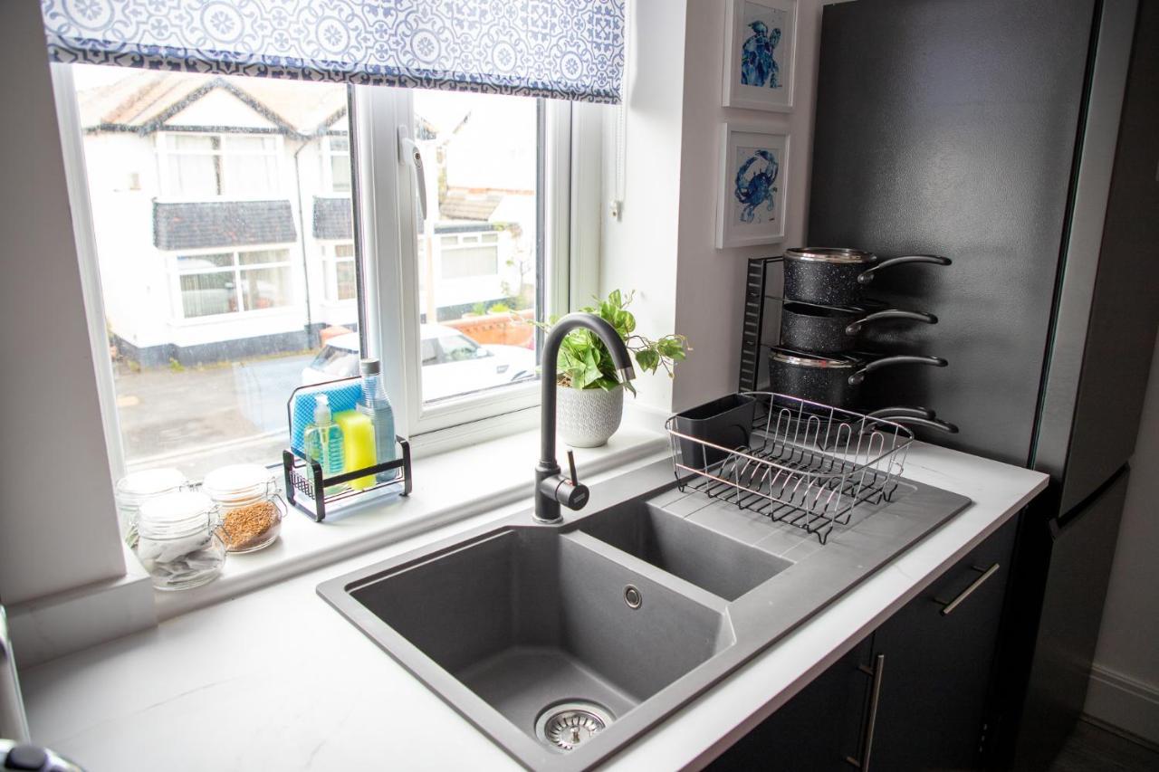 Wave Stays - First Floor Apartment Клівліс Екстер'єр фото